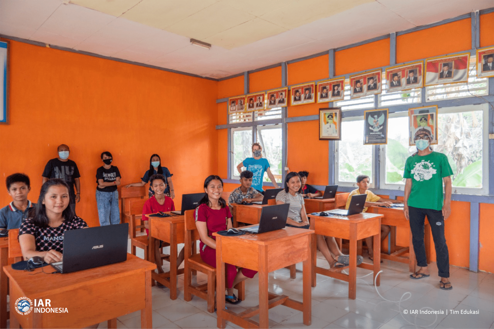 Pelatihan Komputer untuk SD dan SMP di Melawi