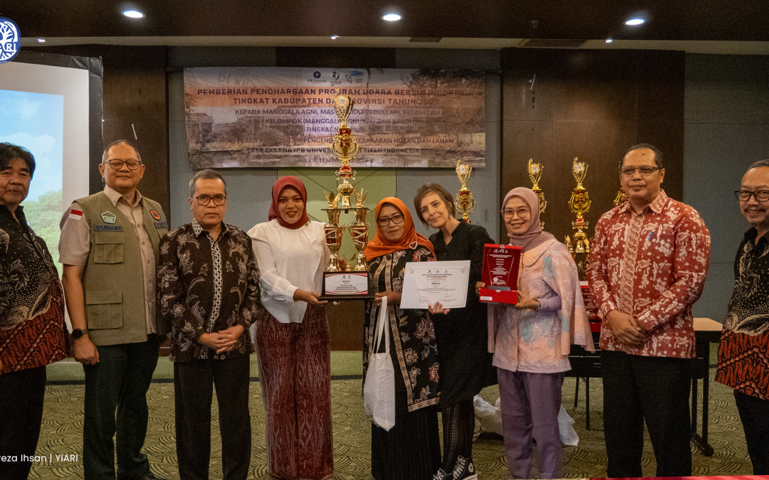 Komunitas The Power of Mama Terima Penghargaan Nasional Clean Air Championship Award